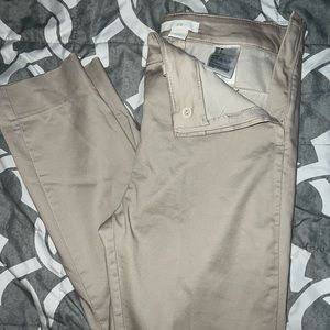 H&M
Light Pink skinny pants
Size US 6
3/4 length